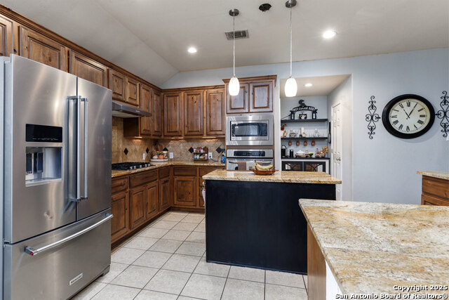 Listing photo id 15 for 9026 Colfax  