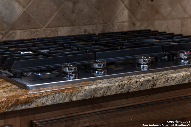 Listing photo id 17 for 9026 Colfax  