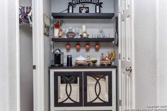 Listing photo id 23 for 9026 Colfax  