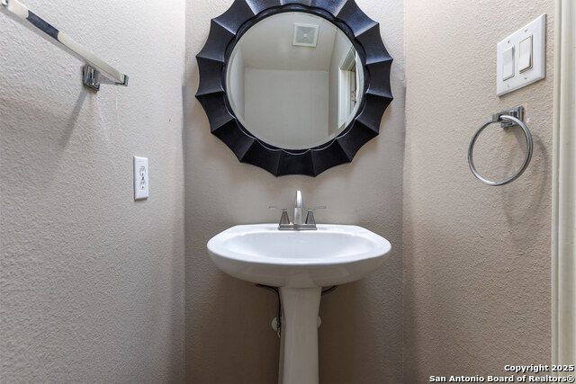 Listing photo id 34 for 9026 Colfax  