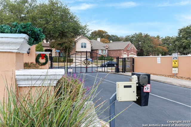 Listing photo id 2 for 9026 Colfax  