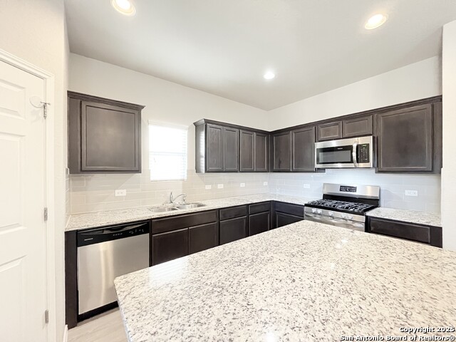 Image 16 of 47 For 15167 Dione Bend