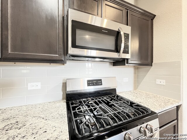 Image 17 of 47 For 15167 Dione Bend