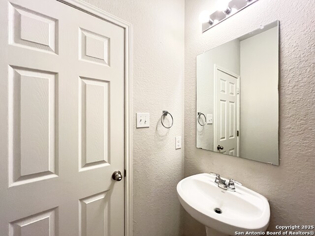 Image 20 of 47 For 15167 Dione Bend