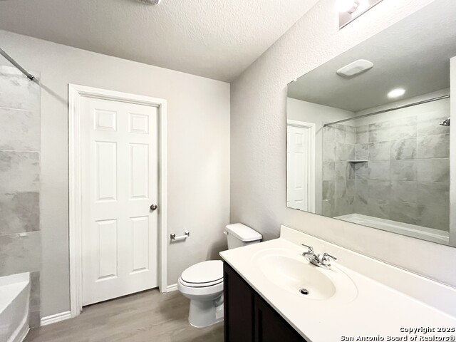 Image 27 of 47 For 15167 Dione Bend