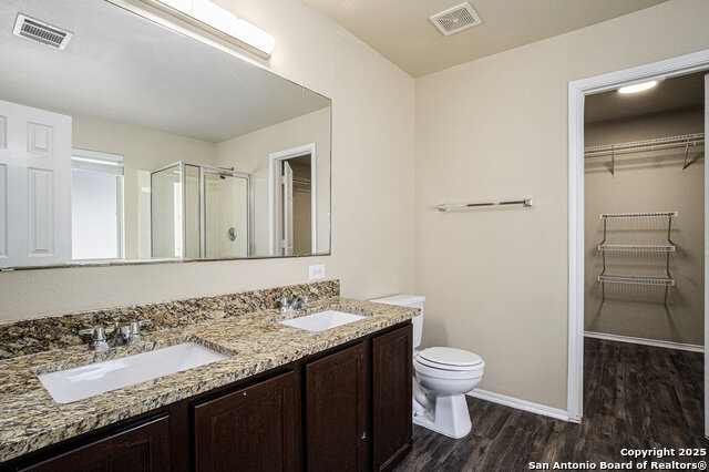 Image 18 of 25 For 7911 Maple Leaf