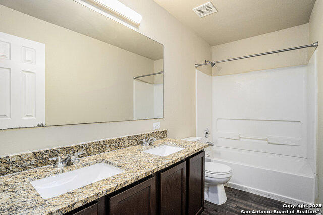 Image 21 of 25 For 7911 Maple Leaf