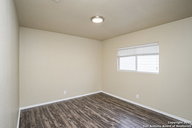 Image 22 of 25 For 7911 Maple Leaf