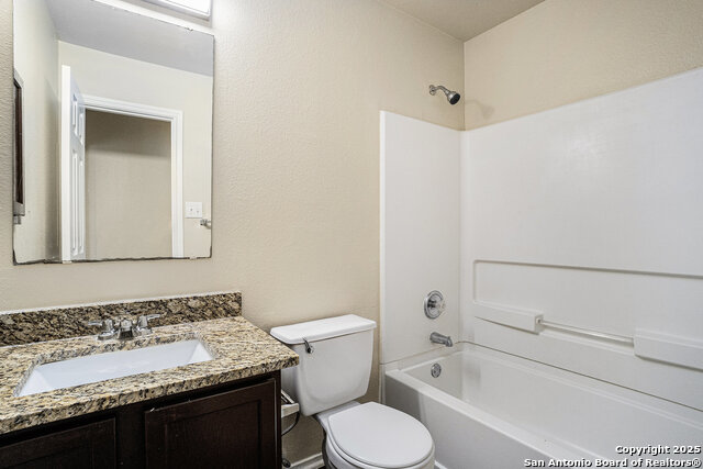 Image 23 of 25 For 7911 Maple Leaf