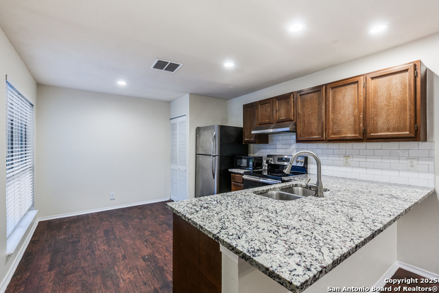 Image 6 of 25 For 8402 Cranberry Hill