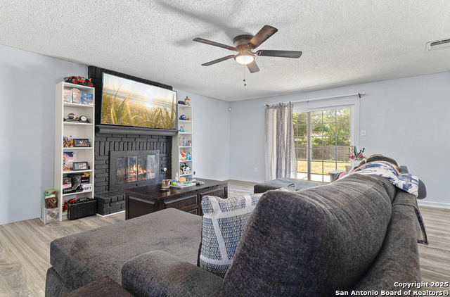 Image 4 of 9 For 829 Garden Meadow