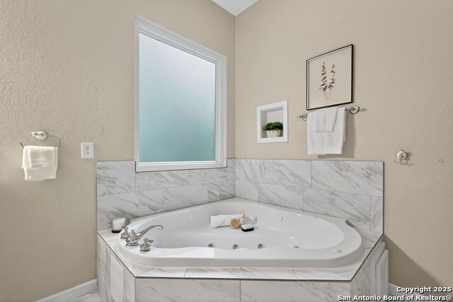 Image 24 of 39 For 9918 Scenic View