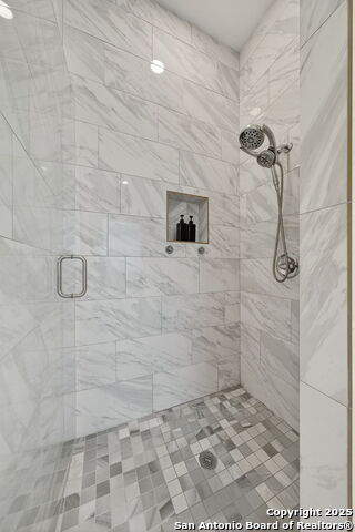 Image 25 of 39 For 9918 Scenic View