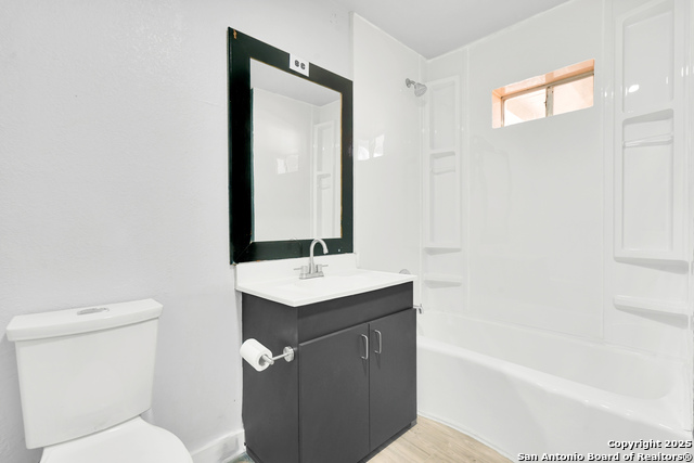 Image 15 of 24 For 140 Glenarm