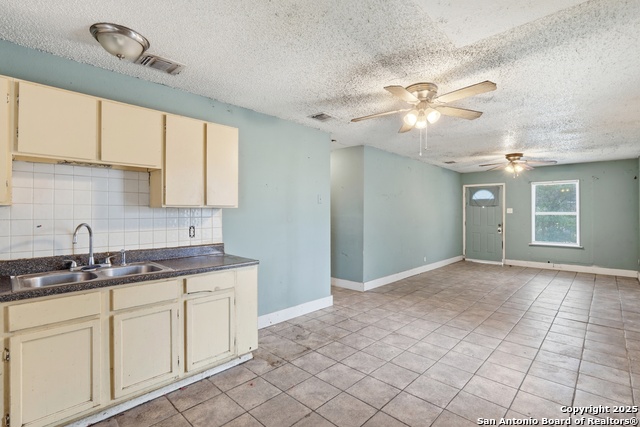 Listing photo id 9 for 5131 Little Creek