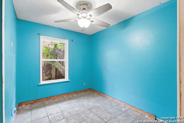 Listing photo id 13 for 5131 Little Creek