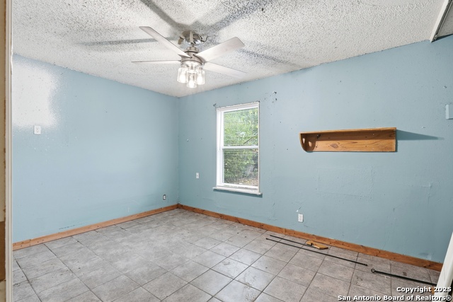 Listing photo id 14 for 5131 Little Creek