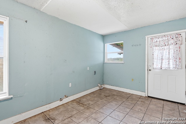 Listing photo id 15 for 5131 Little Creek