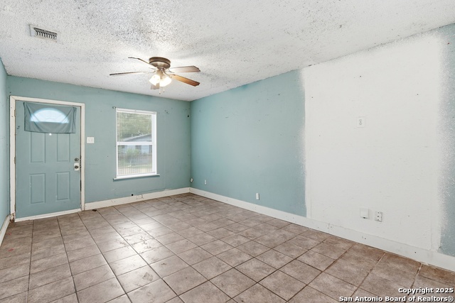 Listing photo id 3 for 5131 Little Creek