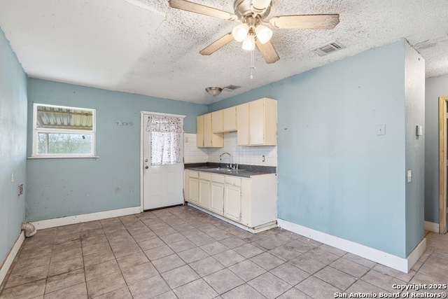 Listing photo id 6 for 5131 Little Creek