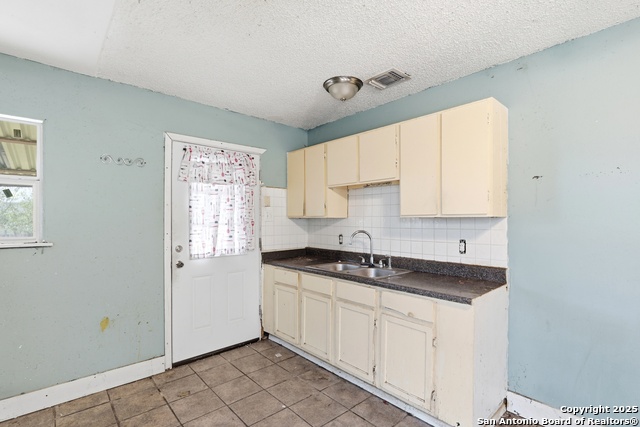 Listing photo id 7 for 5131 Little Creek