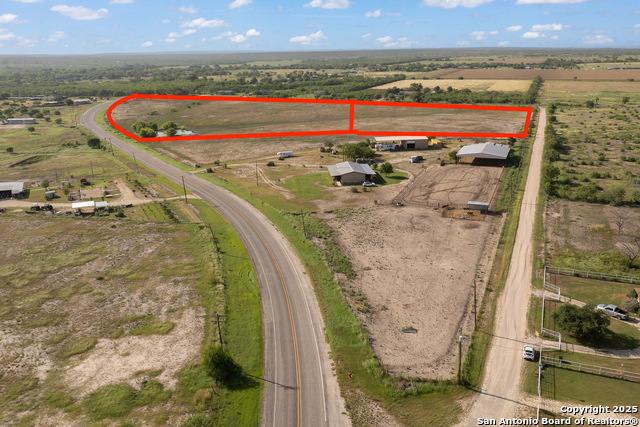 Listing photo id 3 for 18434a Fm 471