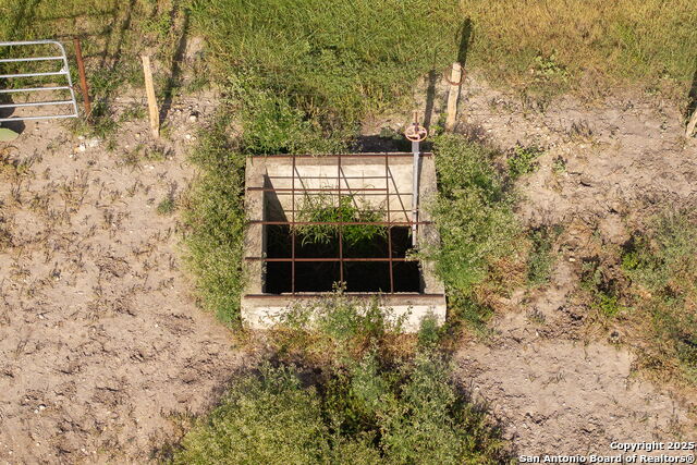 Listing photo id 6 for 18434a Fm 471