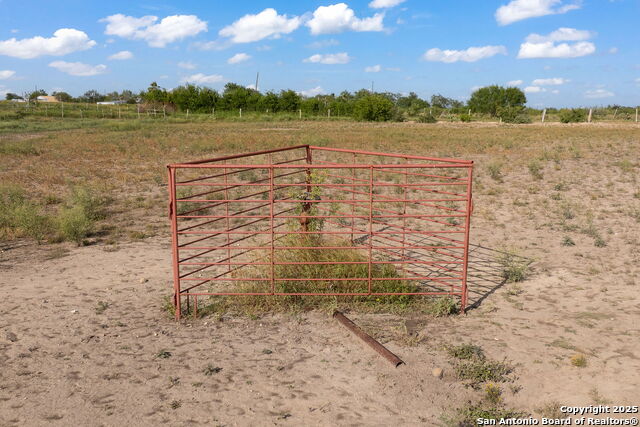 Listing photo id 7 for 18434a Fm 471