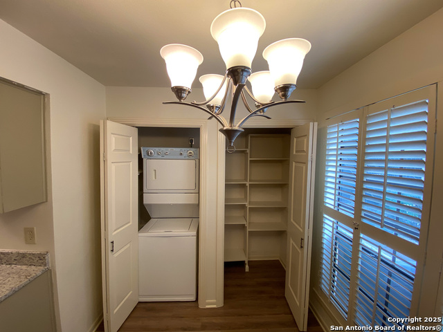 Image 13 of 34 For 165 Rampart W 205