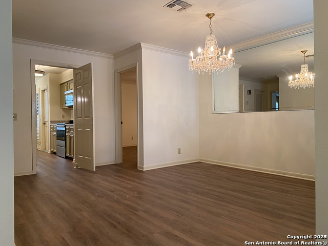 Image 19 of 34 For 165 Rampart W 205