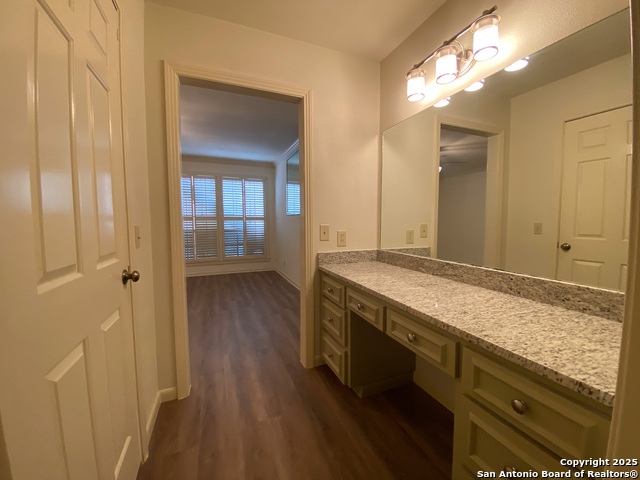 Image 23 of 34 For 165 Rampart W 205