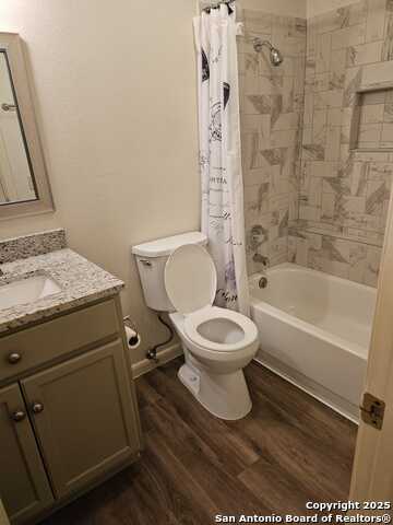 Image 25 of 34 For 165 Rampart W 205