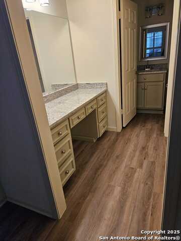 Image 26 of 34 For 165 Rampart W 205