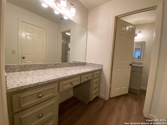 Image 27 of 34 For 165 Rampart W 205