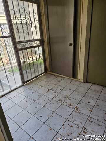 Image 33 of 34 For 165 Rampart W 205