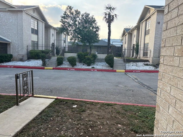 Image 5 of 34 For 165 Rampart W 205