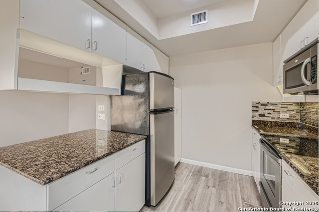 Image 15 of 34 For 8642 Fredericksburg 703