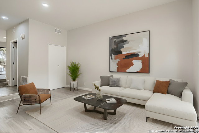 Image 8 of 34 For 8642 Fredericksburg 703