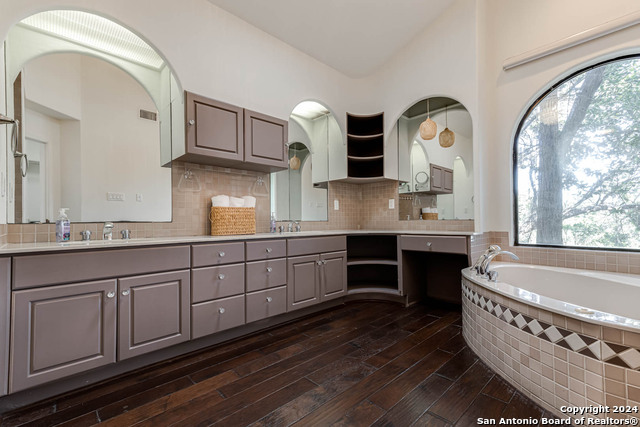 Image 21 of 44 For 1078-1081 Hillside View