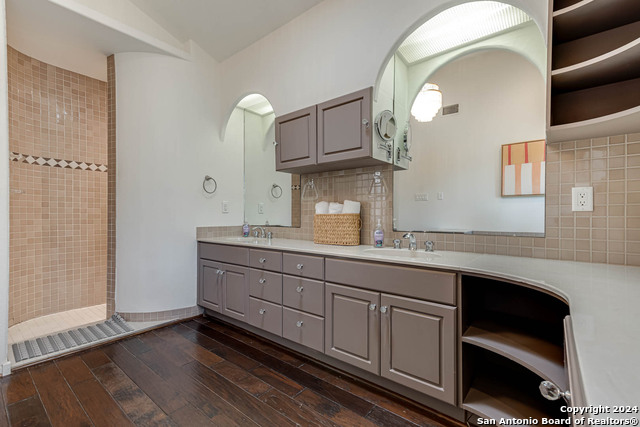 Image 22 of 44 For 1078-1081 Hillside View