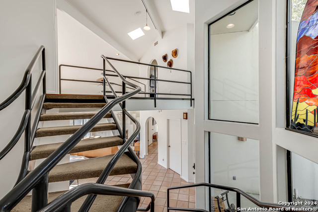 Image 26 of 44 For 1078-1081 Hillside View