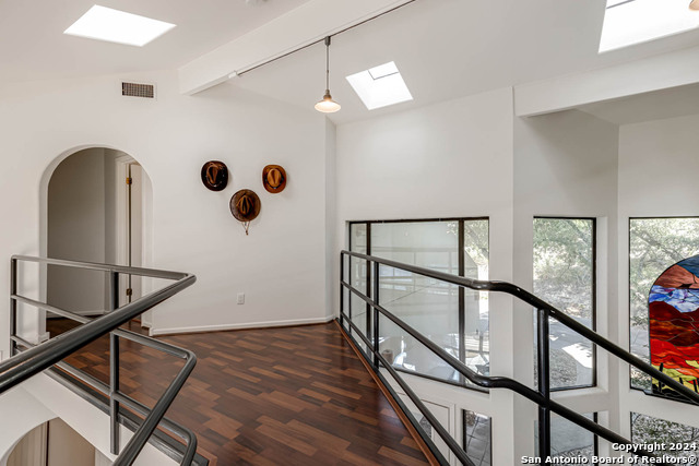 Image 27 of 44 For 1078-1081 Hillside View