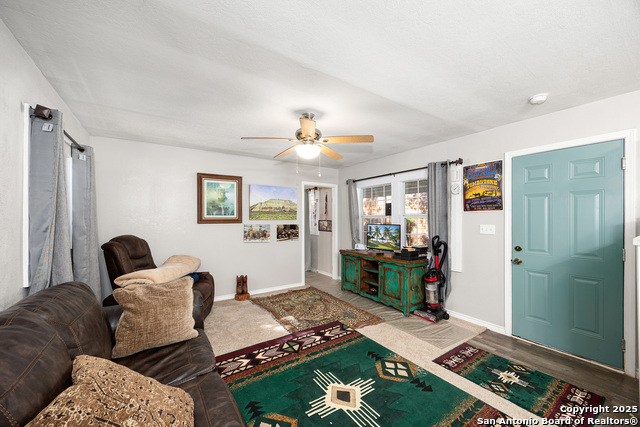 Image 3 of 30 For 425 Dreamland