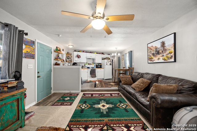 Image 4 of 30 For 425 Dreamland