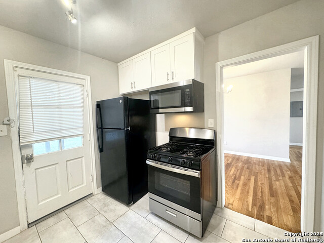 Image 8 of 22 For 740 Donaldson Ave B