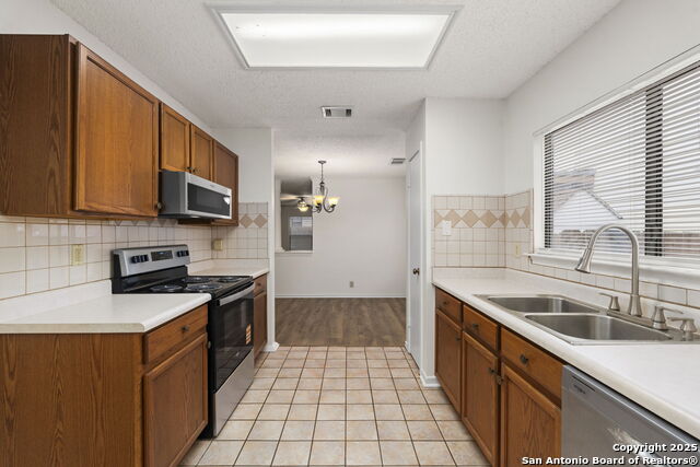 Image 12 of 41 For 5007 Kenton Trace