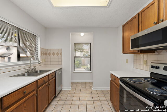 Image 13 of 41 For 5007 Kenton Trace