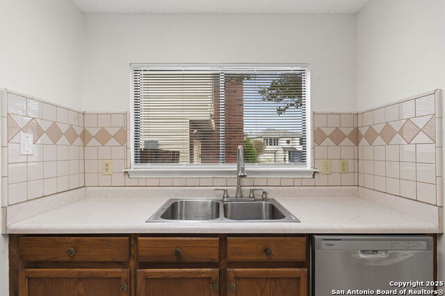 Image 15 of 41 For 5007 Kenton Trace