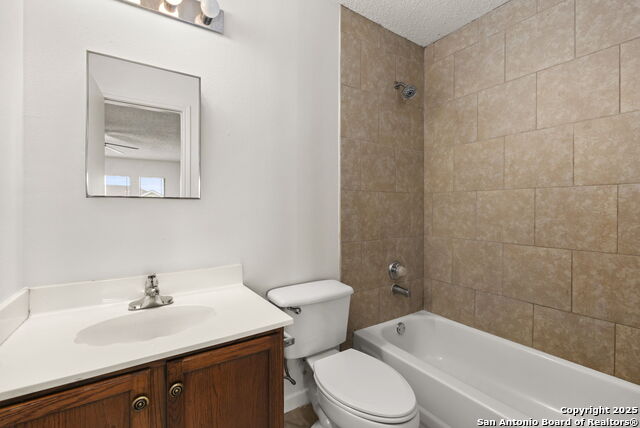 Image 21 of 41 For 5007 Kenton Trace