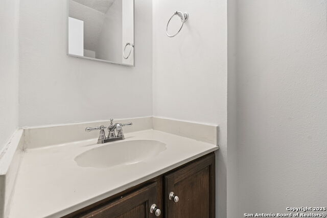 Image 29 of 41 For 5007 Kenton Trace